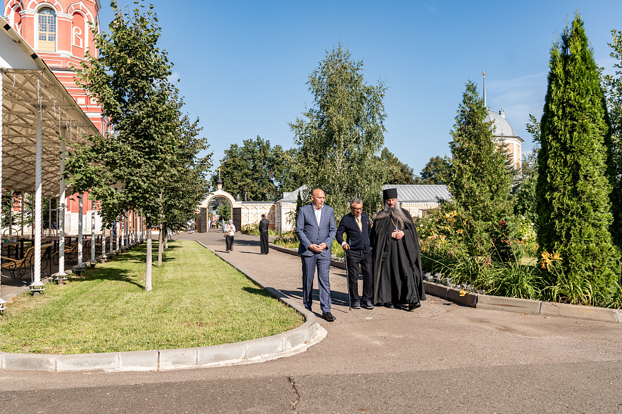Божественная литургия в соборе Всемилостивого Спаса Вознесенской Давидовой пустыни